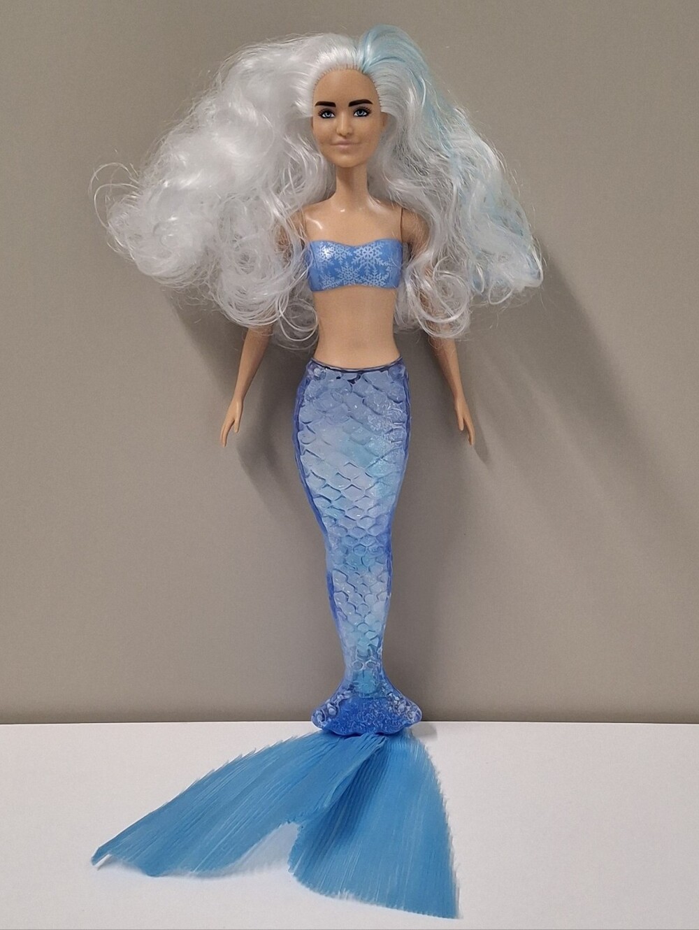 2020 Mattel Barbie Color Reveal Mermaid Doll Ice Queen with White Hair